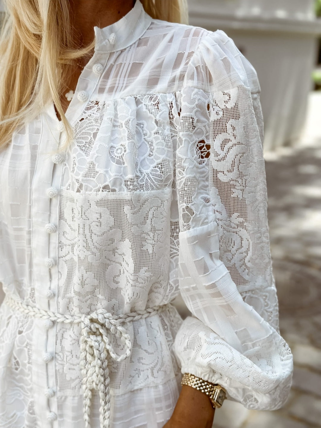 Langes Spitzenkleid in Weiß