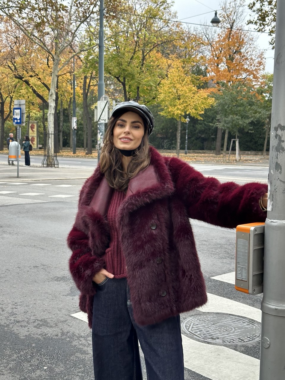 VELORA – Statement-Jacke mit Kunstfell