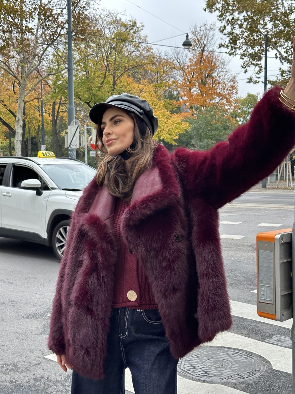 VELORA – Statement-Jacke mit Kunstfell