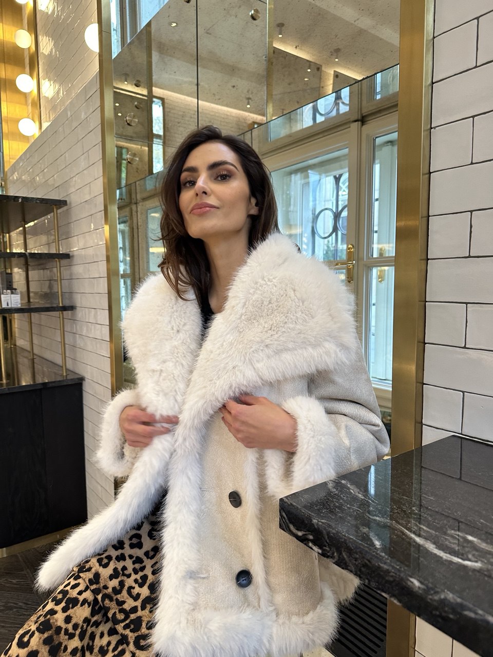 VELORA – Statement-Jacke mit Kunstfell