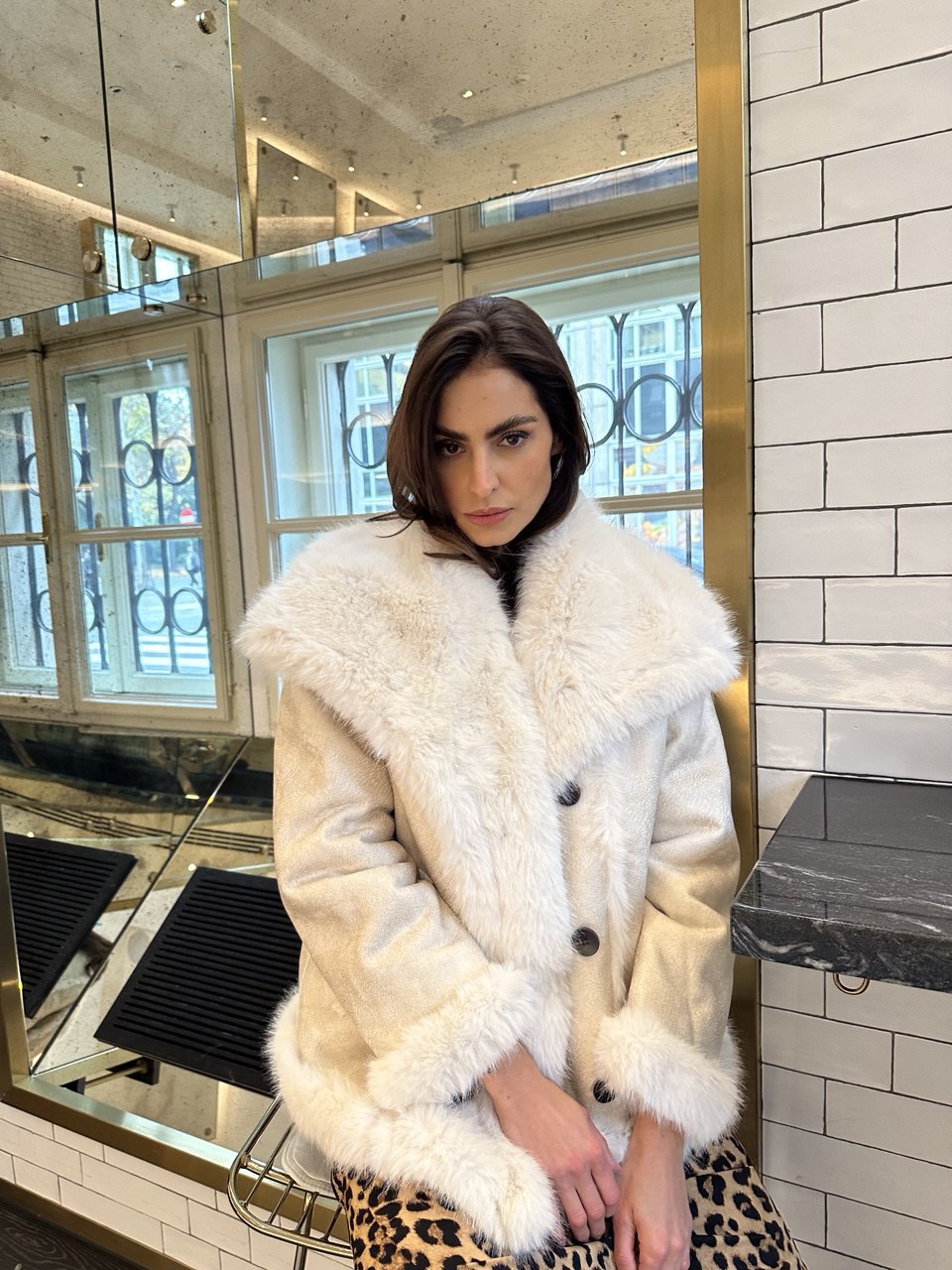 VELORA – Statement-Jacke mit Kunstfell
