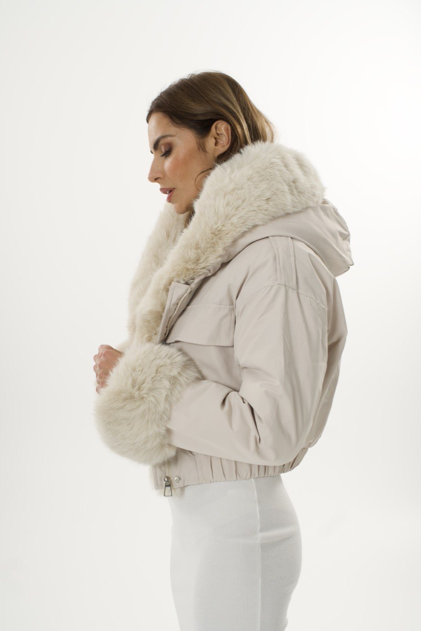 ALVA – Kurze Kapuzenjacke in Hellbeige