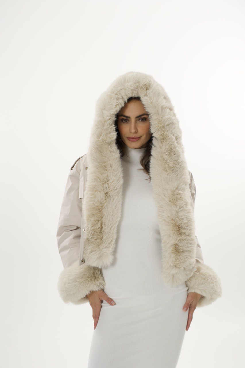 ALVA – Kurze Kapuzenjacke in Hellbeige