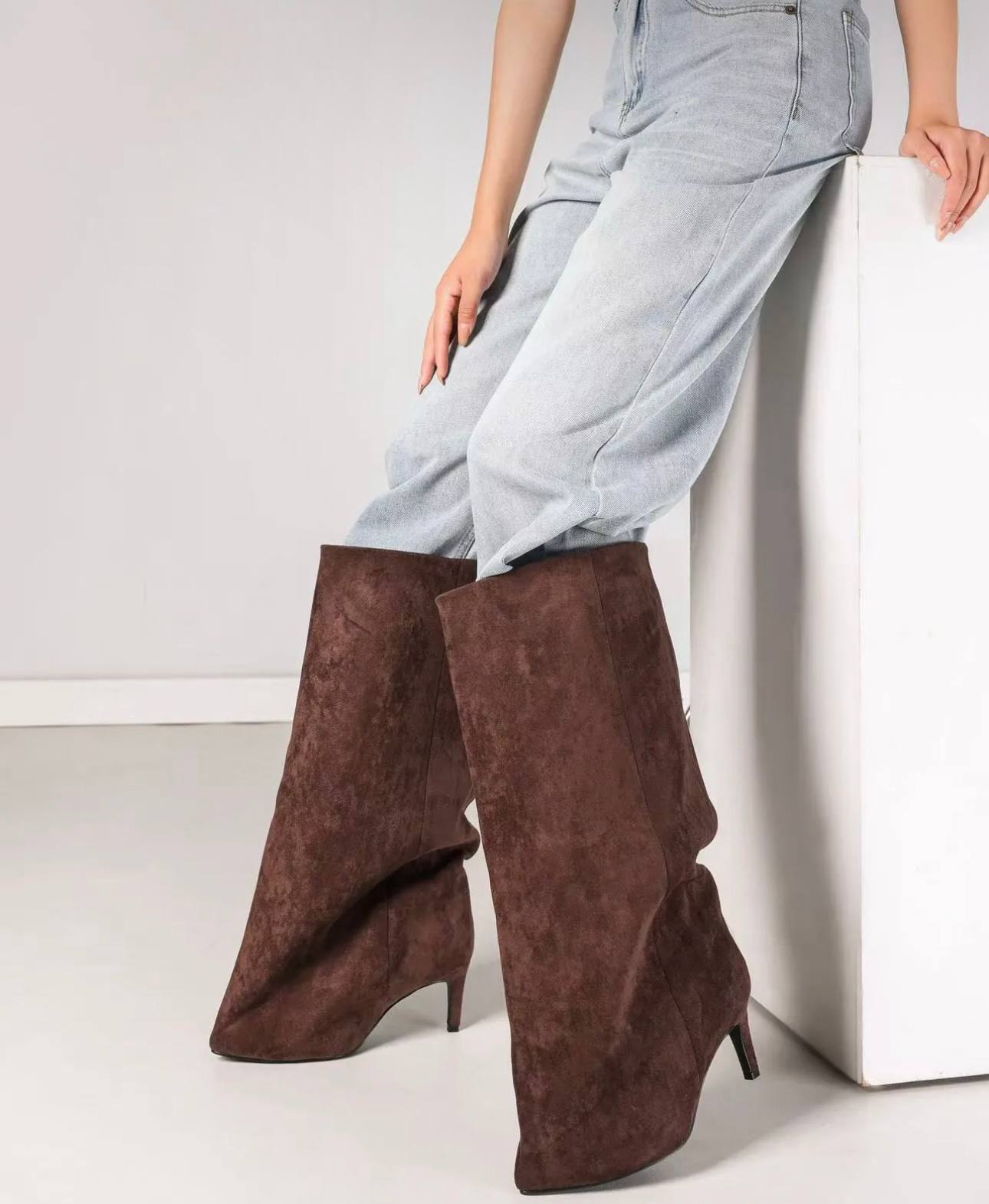 RAVENNA – Braune Velours-Stiefel mit Absatz