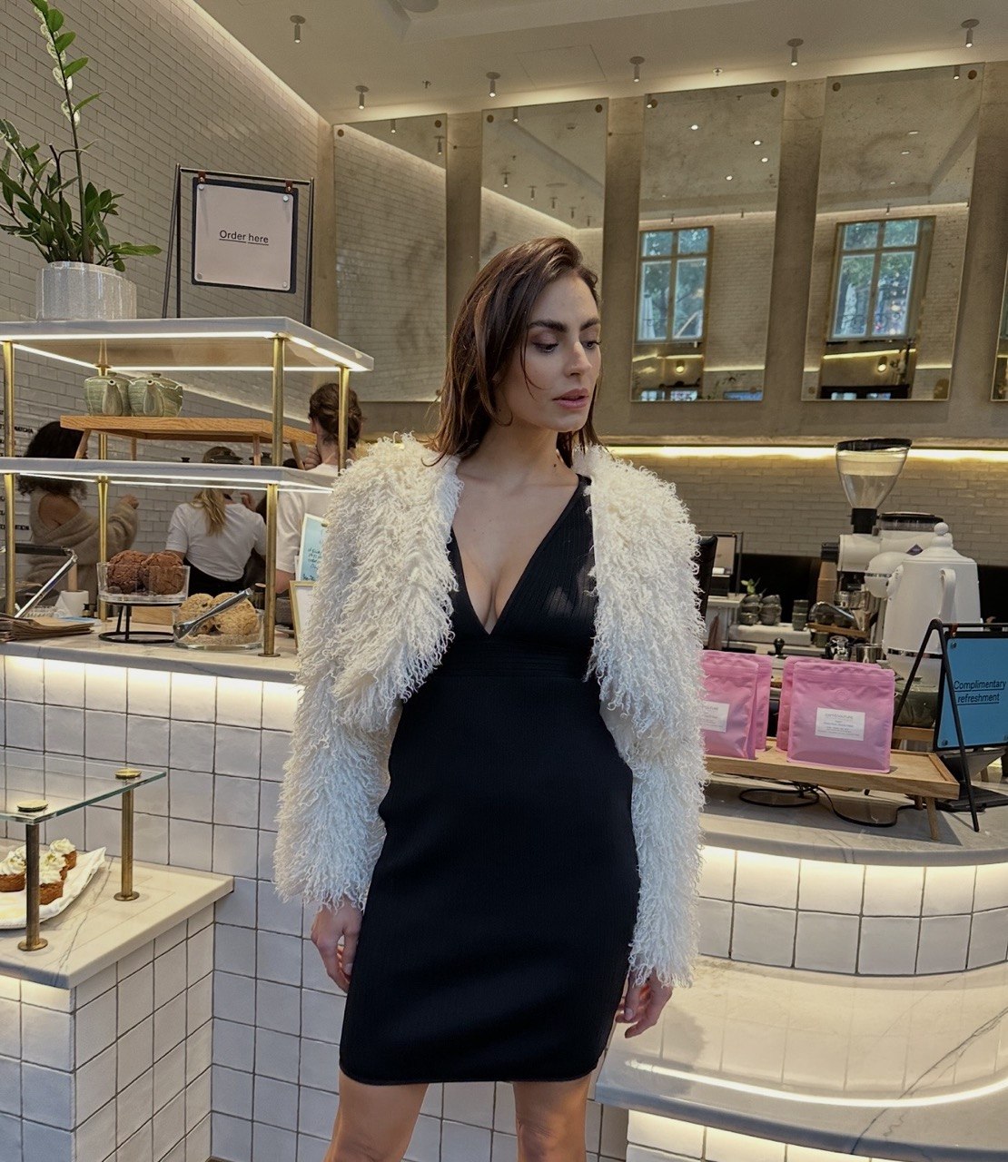 LIVIA – Flauschige Bolero-Jacke